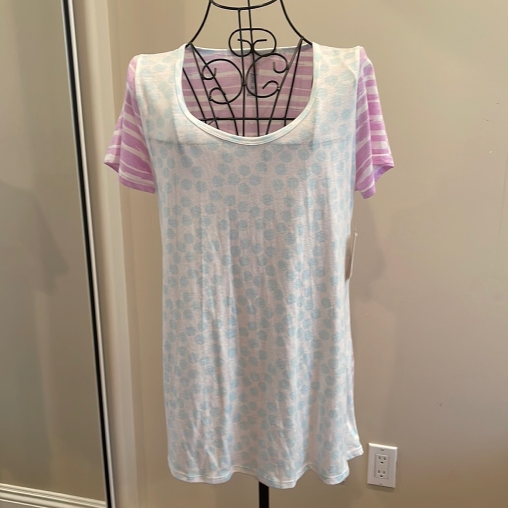 Lularoe Classic T size XS. New with tags.